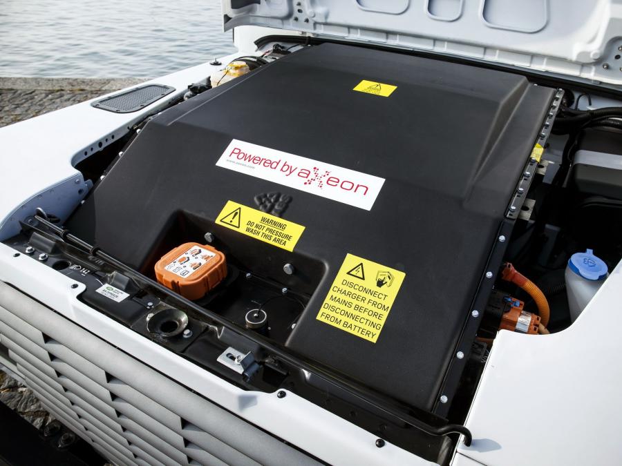  Land Rover Electric Defender Research Vehicle 2013 года  (фото 8 из 16)